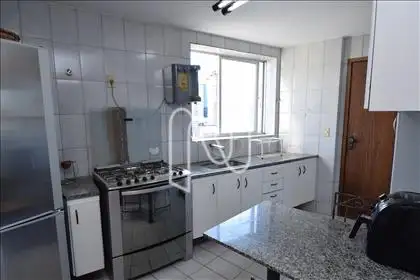 Cozinha com armários