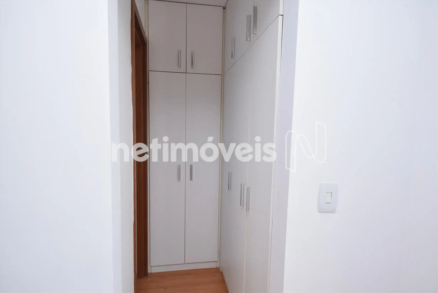 Quarto suíte com armários