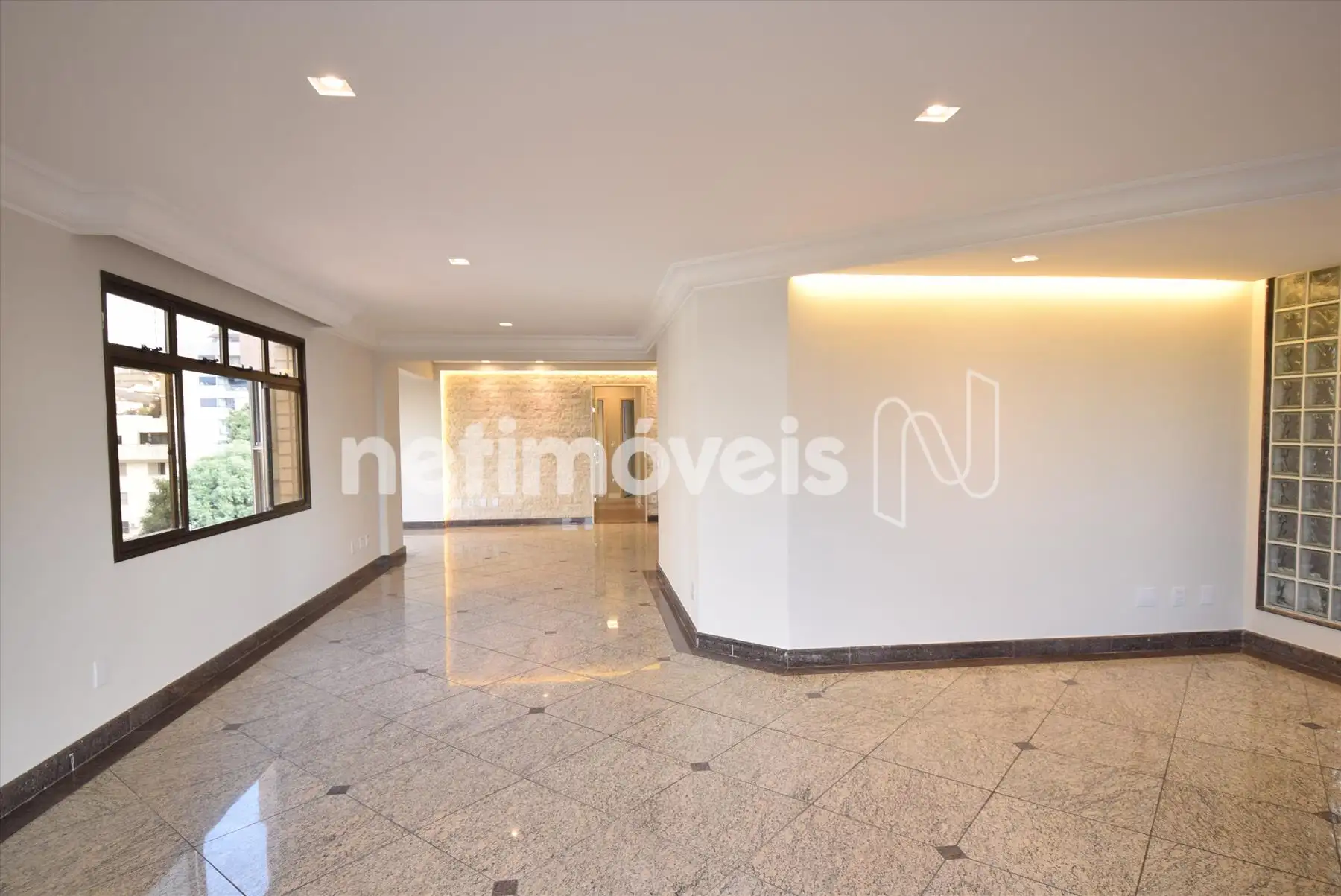 Sala ampla para 03 ambientes