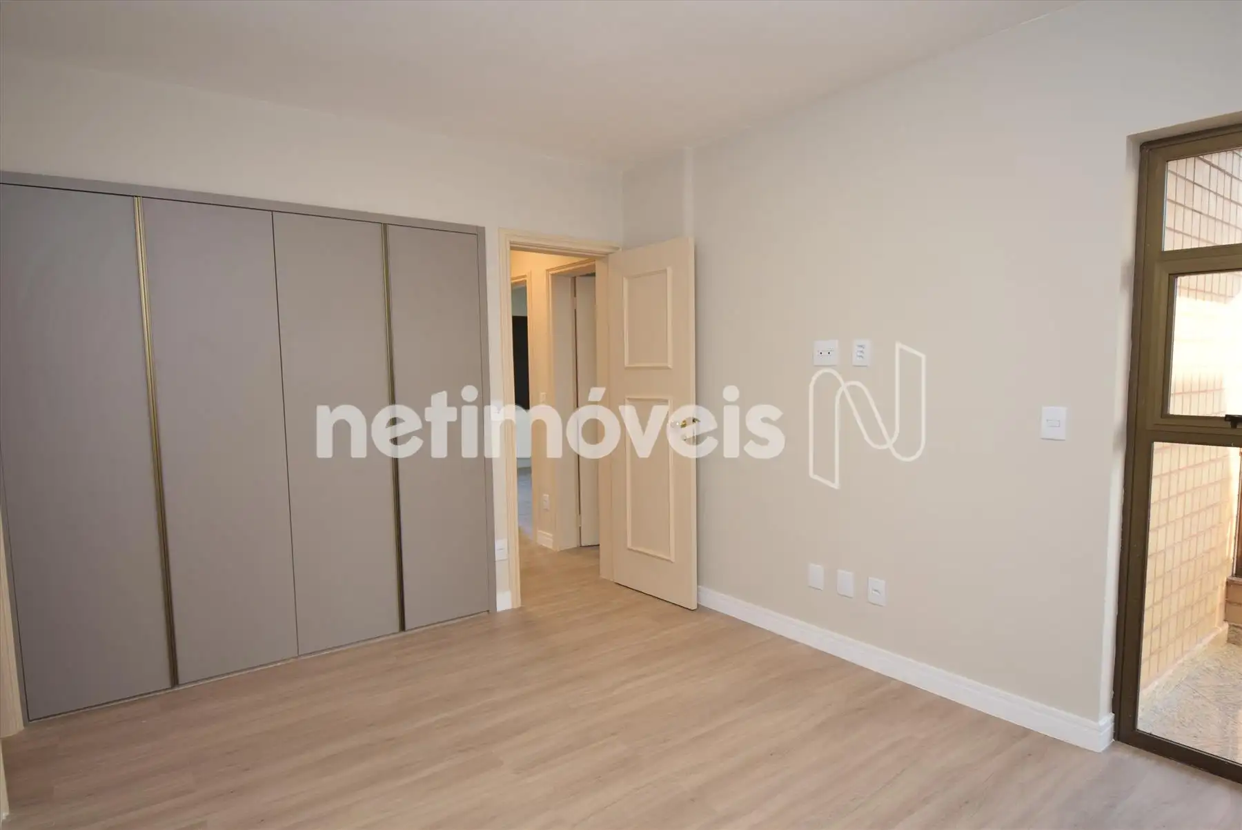 Quarto suíte com varanda