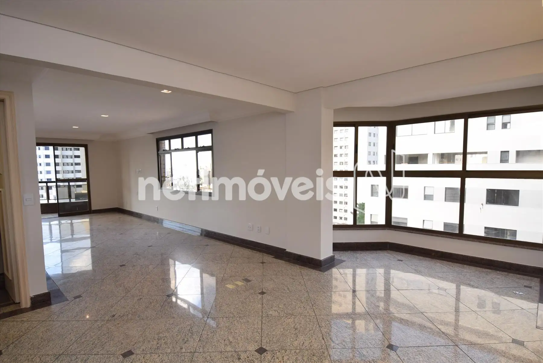 Sala ampla para 03 ambientes