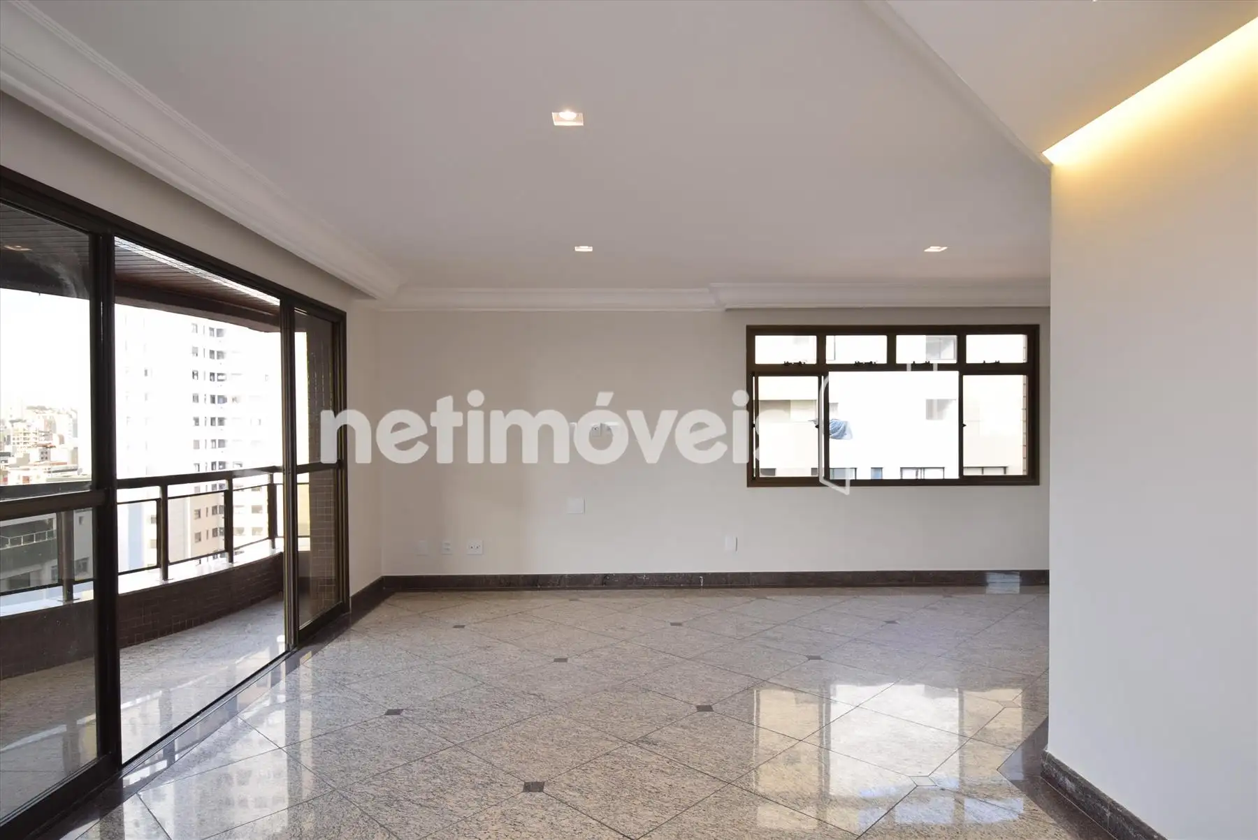 Sala ampla para 03 ambientes