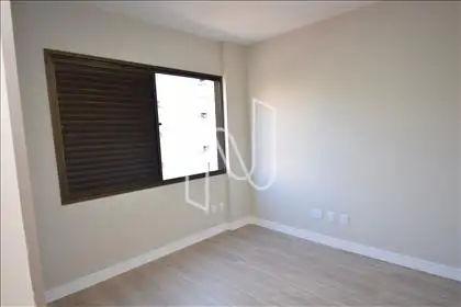 Quarto 02 com armário