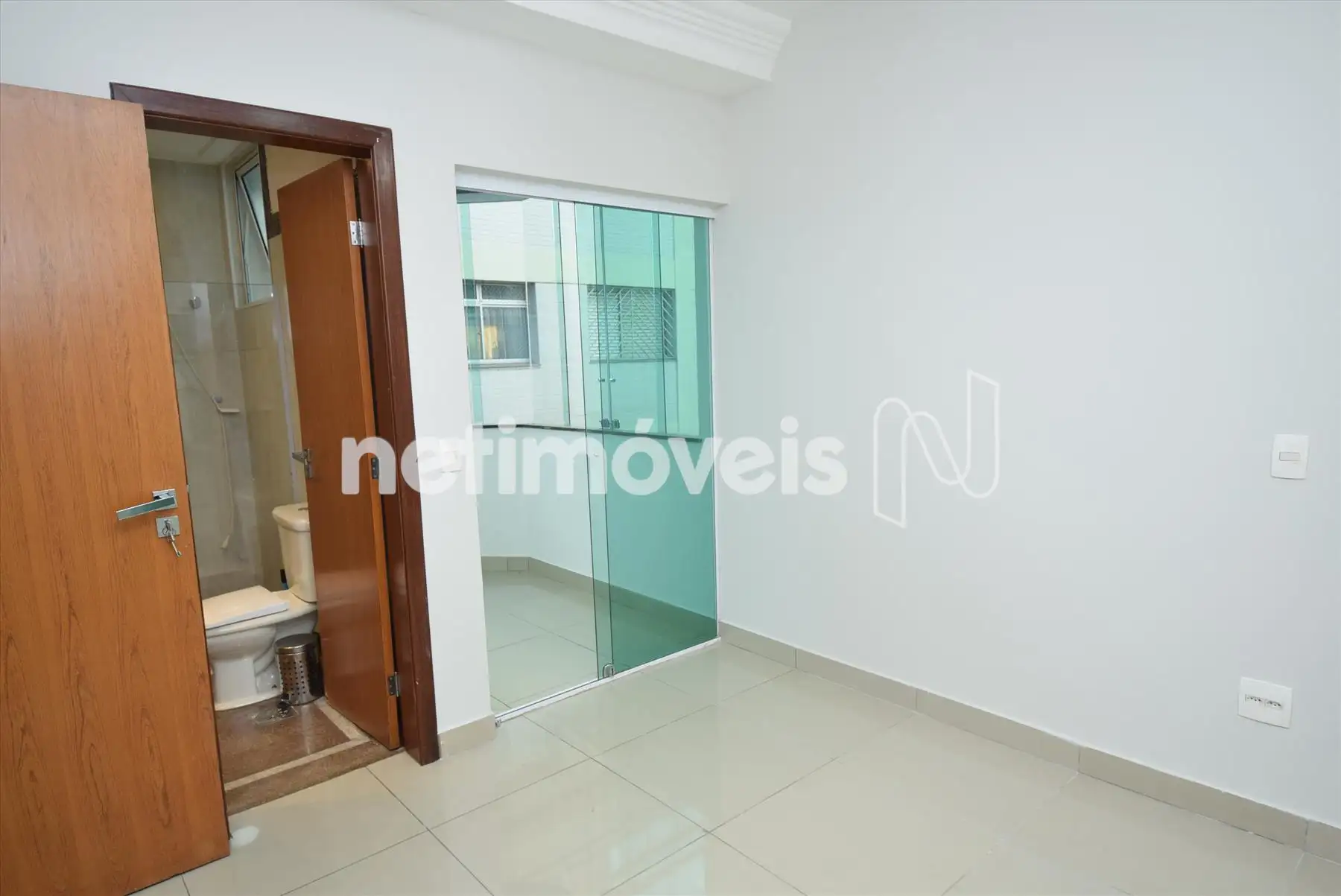 Quarto com suíte e varanda
