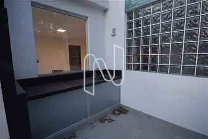Terraço com pia e bancada em granito