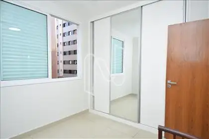 Quarto 02 com armário