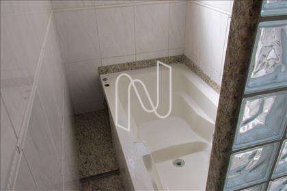 Banheiro social com hidromassagem