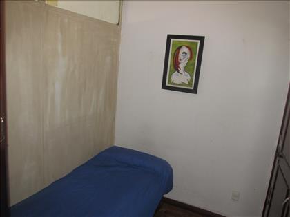 Quarto 02 com armário
