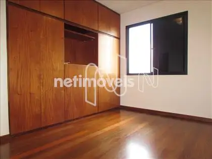 Quarto 04 com armário e suíte  