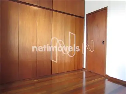 Quarto 03 com armário 