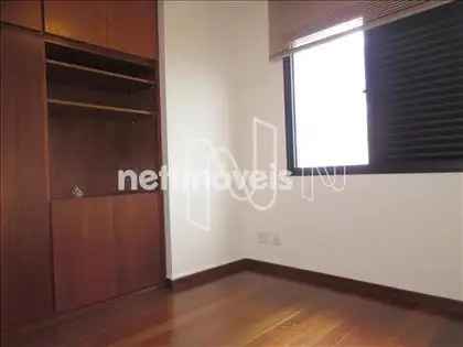 Quarto 01 com armário 