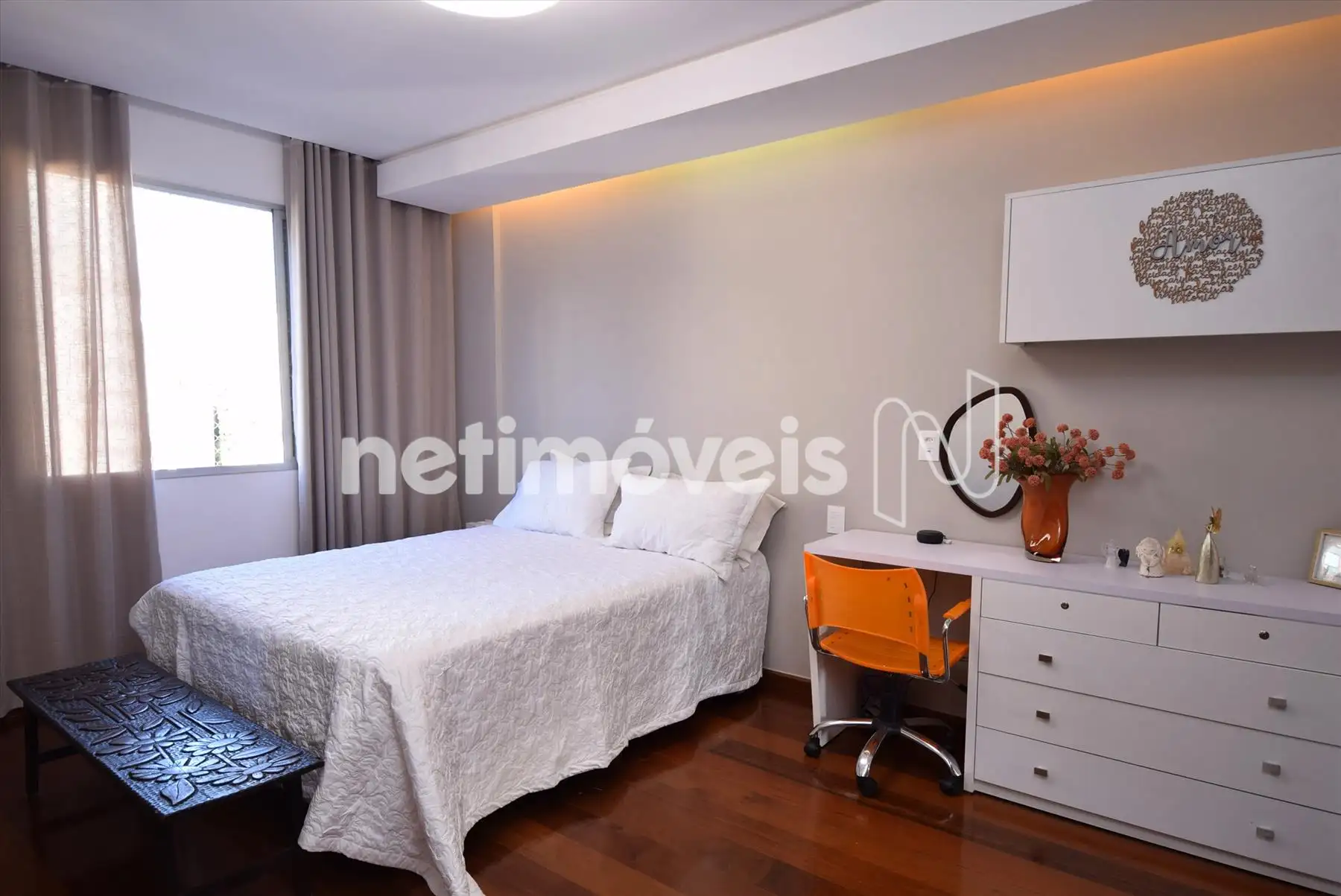 Quarto suíte master com closet e sapateira