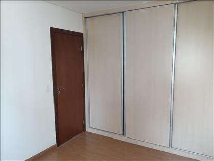 Quarto com armário