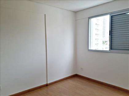 Quarto com armário
