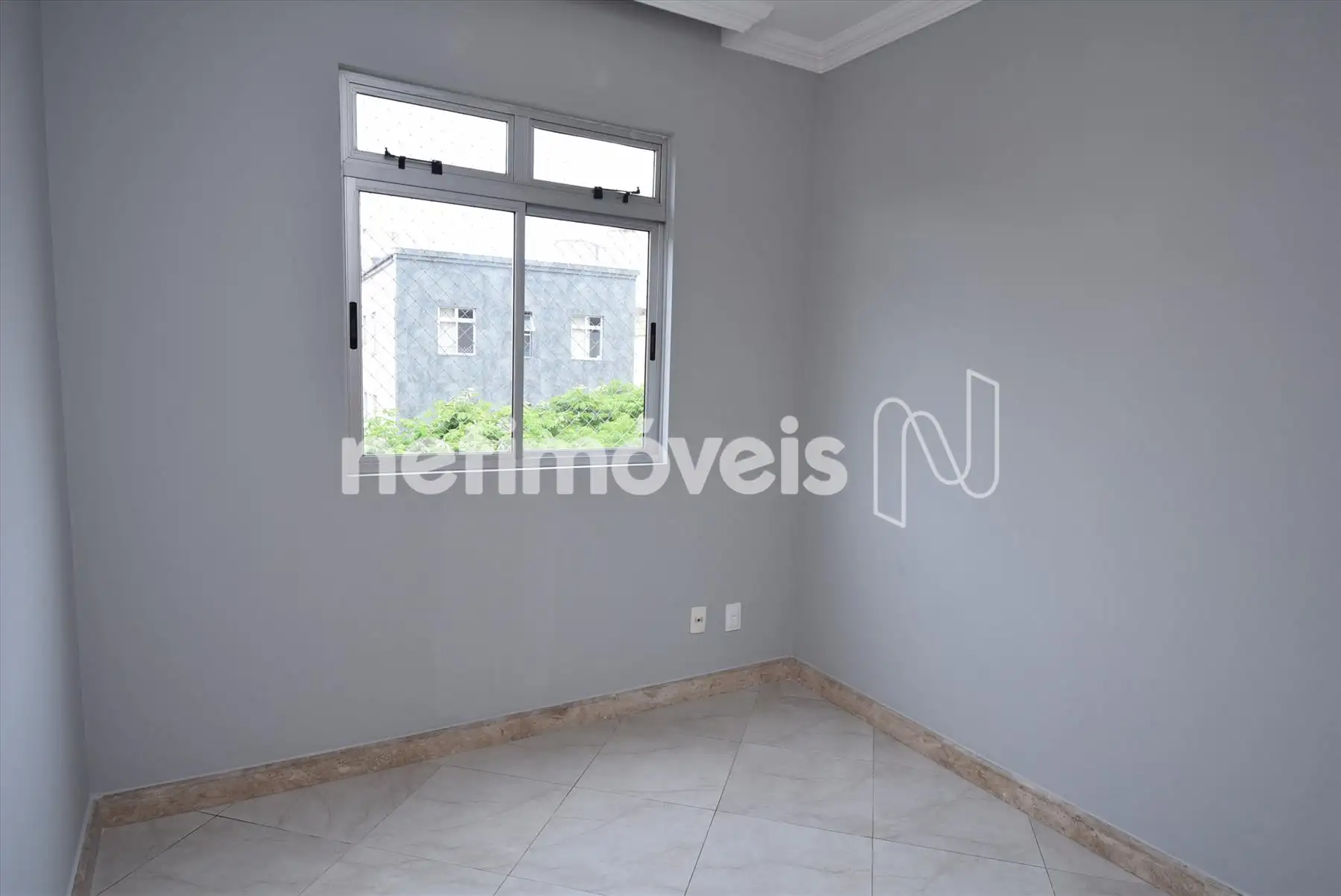 Quarto 03 com armário