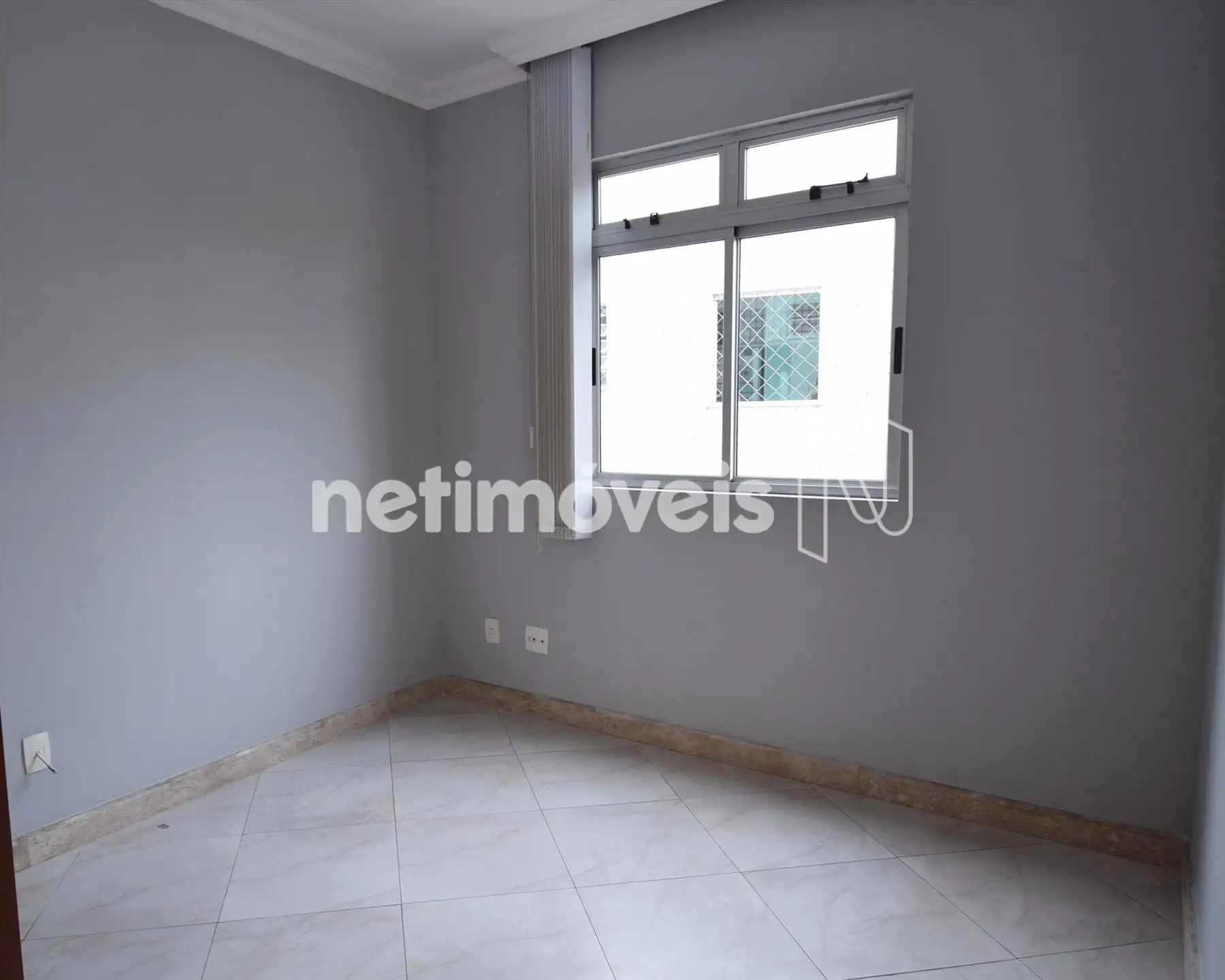 Quarto 02 com armário