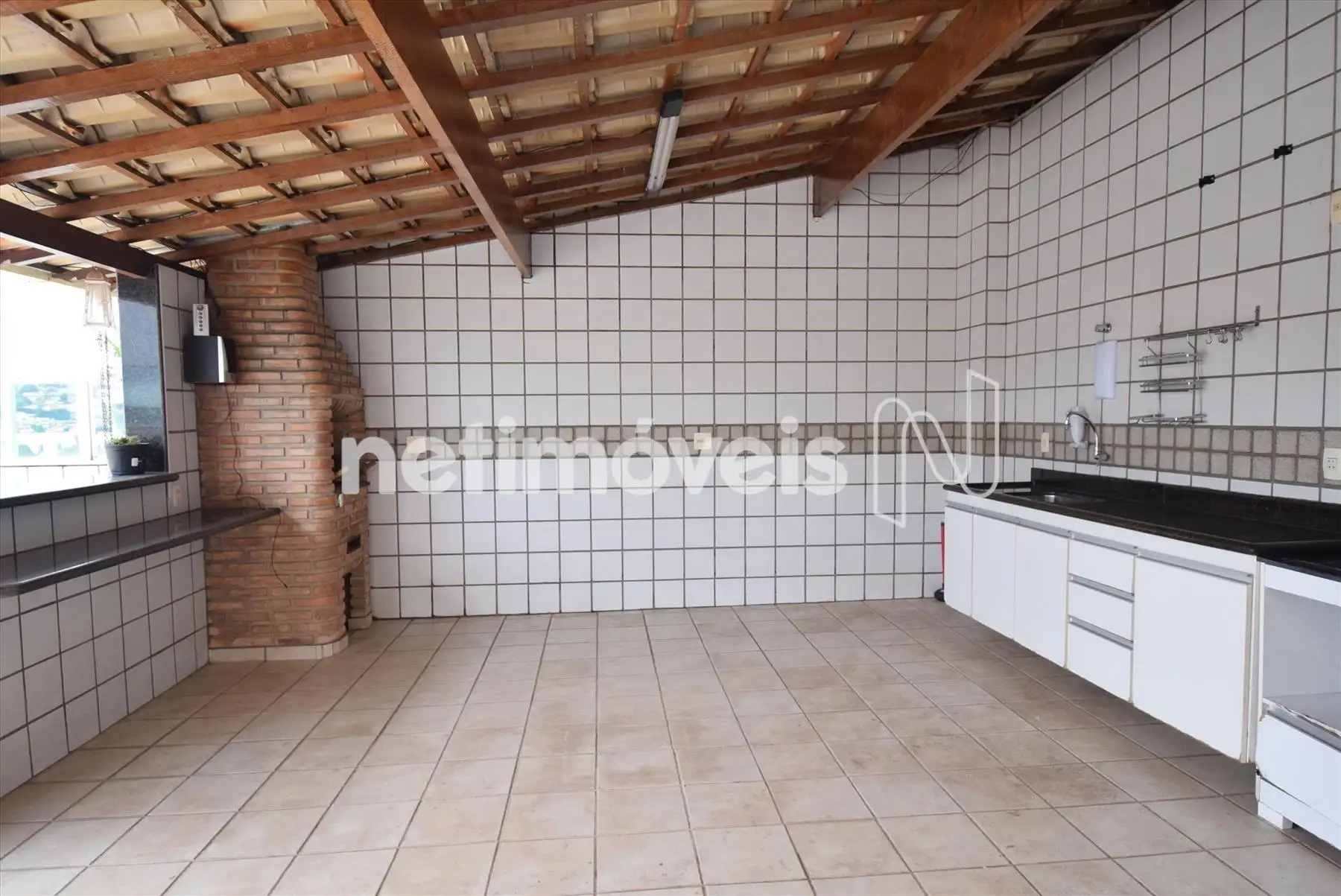 Espaço gourmet com churrasqueira