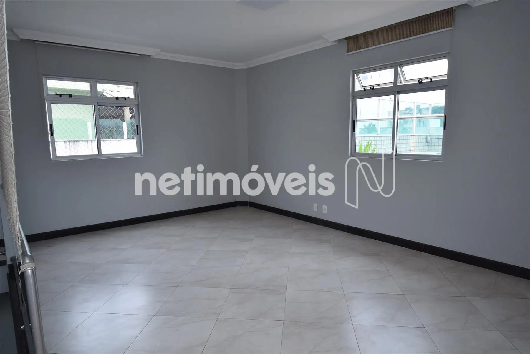 2º pav.: Sala para 02 ambientes