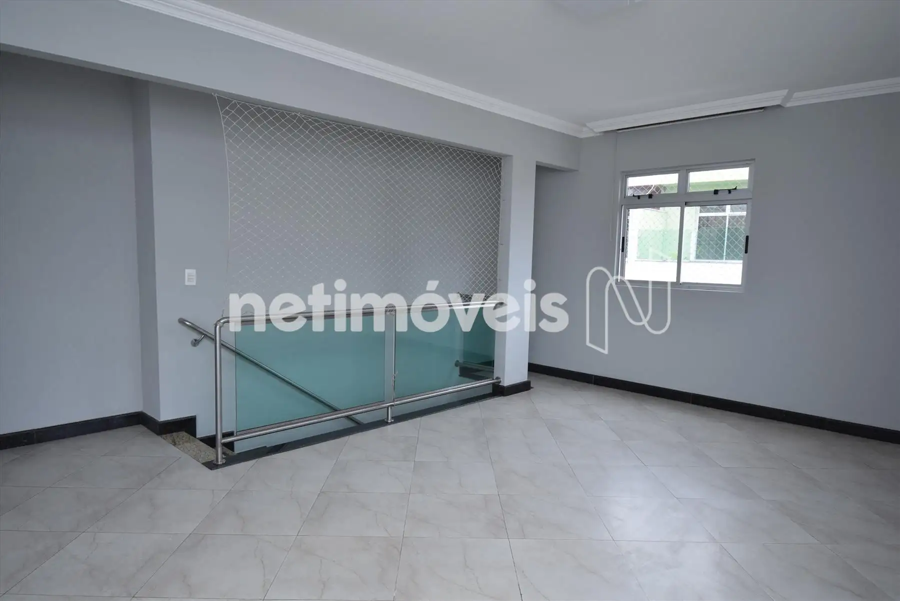 2º pav.: Sala para 02 ambientes