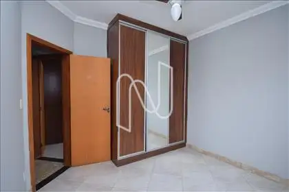 Quarto 04 com armário 