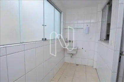 1º pav.: Área de serviço