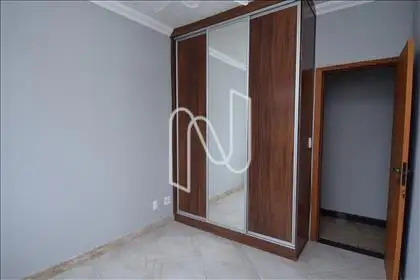 Quarto 04 com armário 