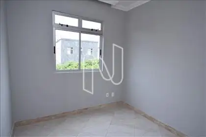Quarto 03 com armário 