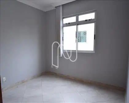 Quarto 02 com armário
