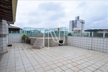 Terraço com piscina