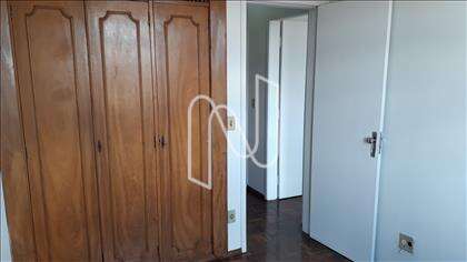 Quarto 01 com armário