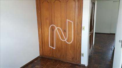 Quarto 01 com armário