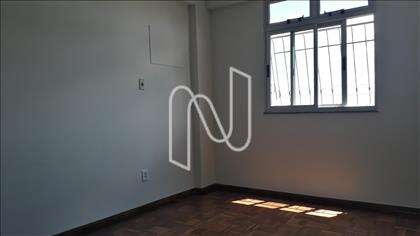 Quarto 01 com armário