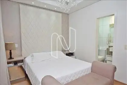 Quarto suíte com armário e ar condicionado