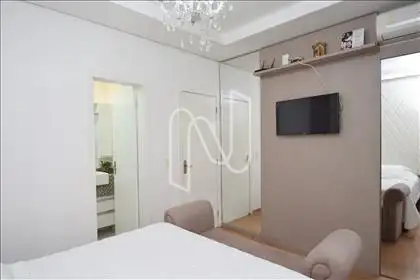 Quarto suíte com armário e ar condicionado