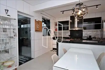 Cozinha com armários
