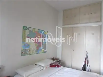 Quarto 01 com armário 