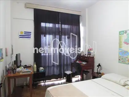 Quarto 01 com armário 