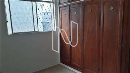 Quarto 02 com armários