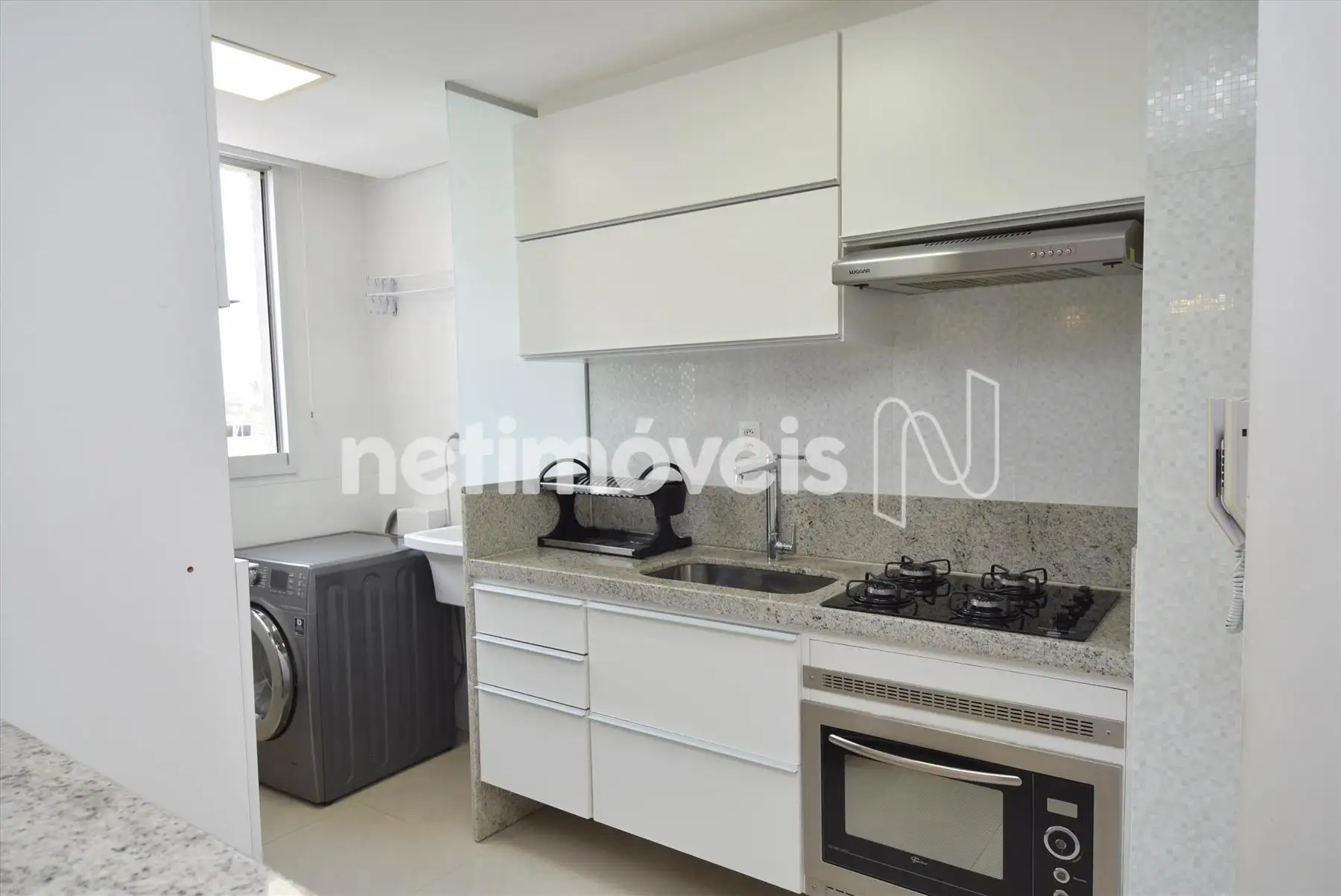 Cozinha americana com armário