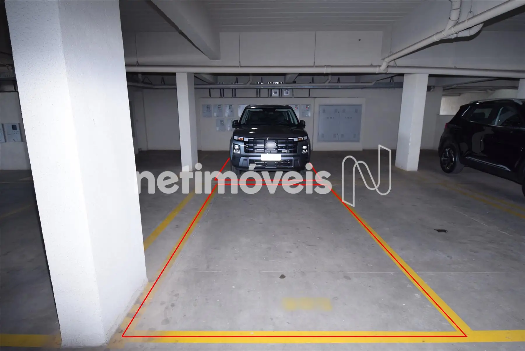 02 vagas de garagem cobertas, em linha. P2