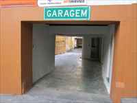 Entrada da garagem e estacionamento