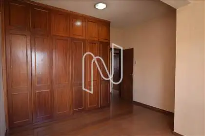 Quarto 02 com armário