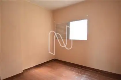 Quarto 01 com armário