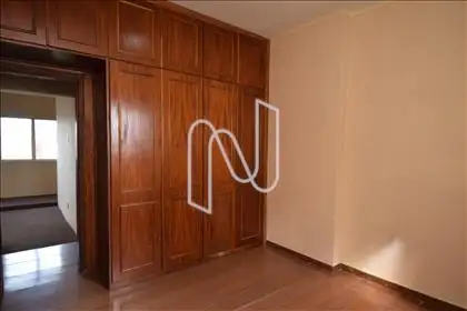Quarto 01 com armário