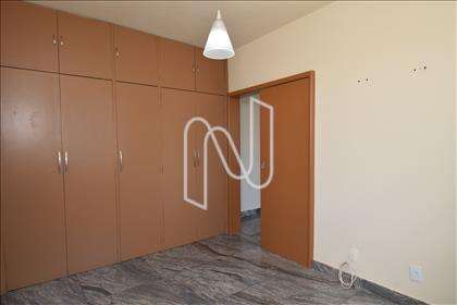 Quarto com armário 