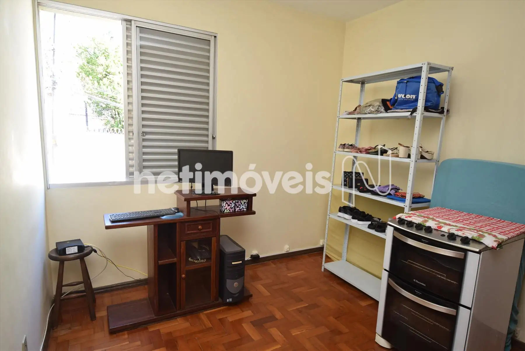 Quarto 03 com armário