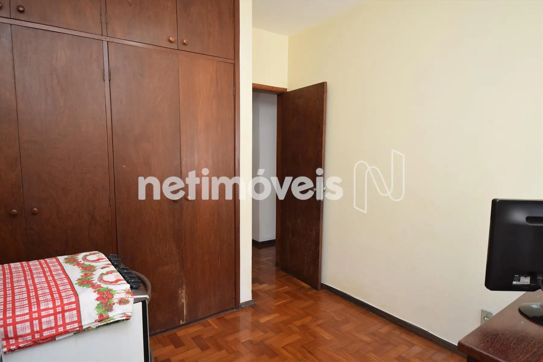 Quarto 03 com armário