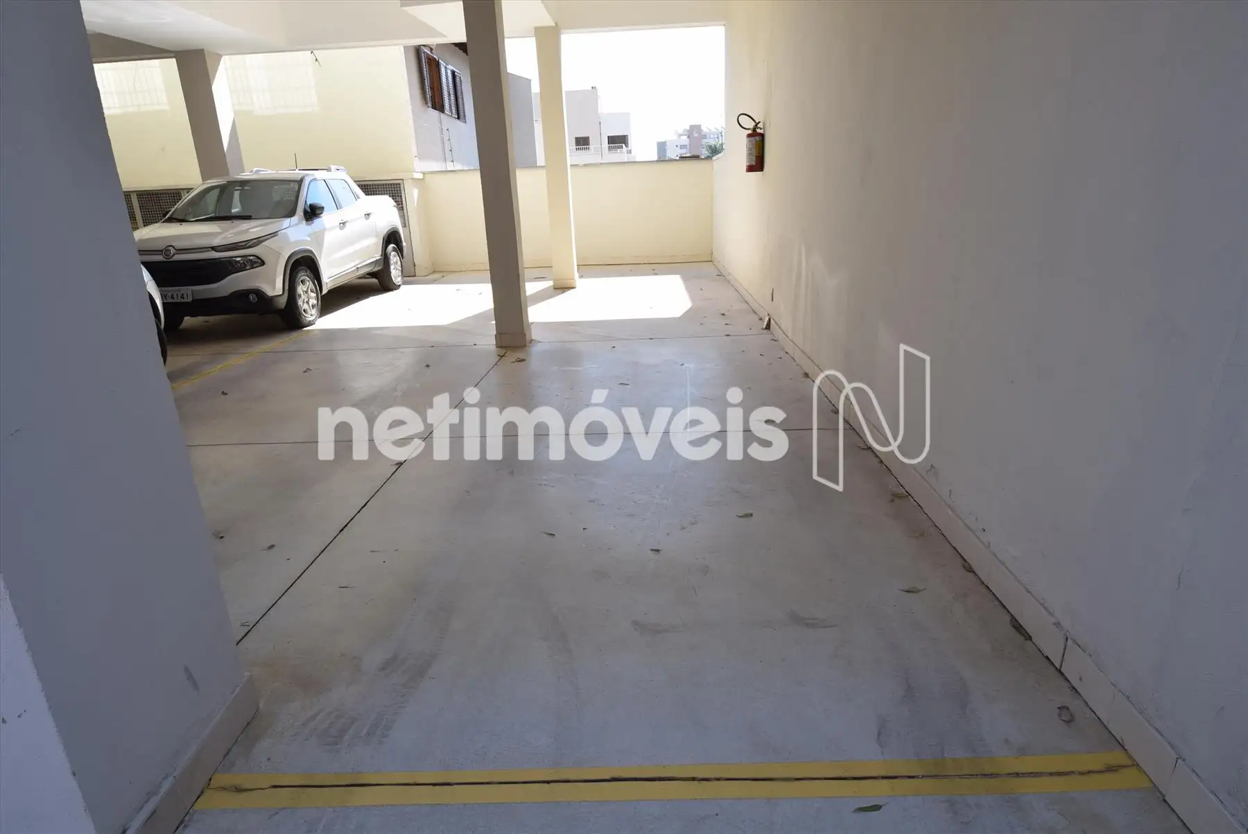 02 vagas de garagem em linha