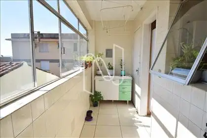 Área de serviço com quarto e banheiro 