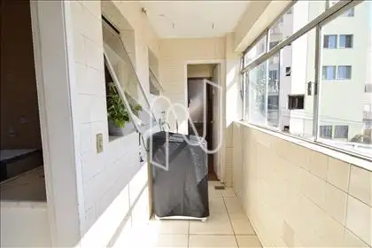 Área de serviço com quarto e banheiro 